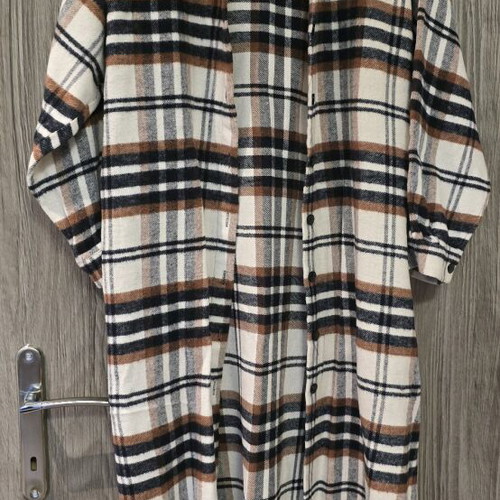 Maxi checked shirt coat like new, white