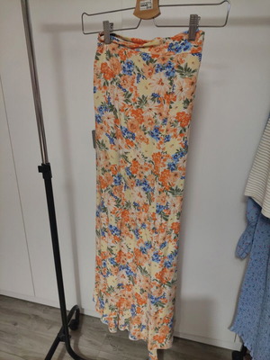 Floral skirt with wrap tie used, size S-M, multicolor