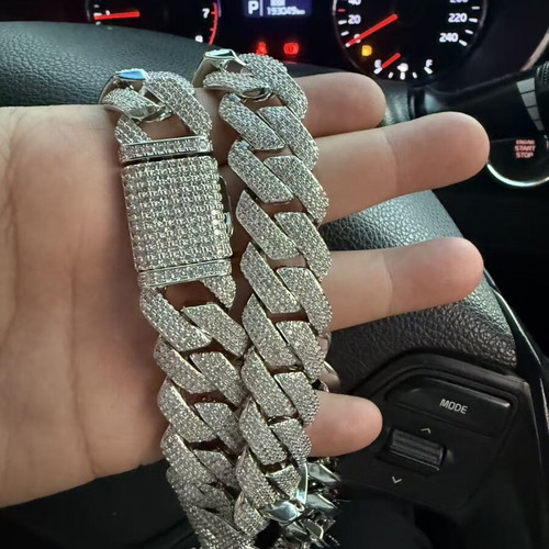 Moissanite Cuban Chain Diamond Jools like new, silver color
