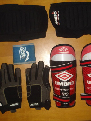 Cyclist accessories used, pair of shoes 40-41, gloves, knee and shin guards, wristband