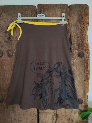 Vintage Y2K Gsus skirt with graphic print and yellow detail like new