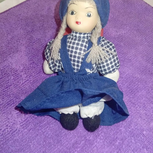 Collectible porcelain doll new, 13cm