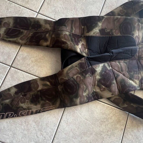 Top Sub wetsuit 7mm used for 1.70m and 70kg person