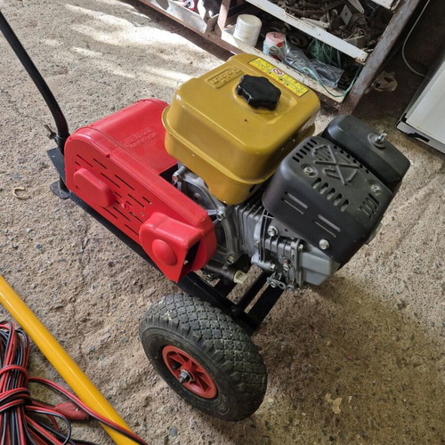 Yamakis Shaker Generator like new with rod and base