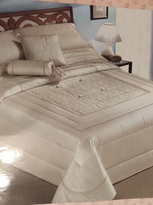 Bridal bed set 7 pieces like new