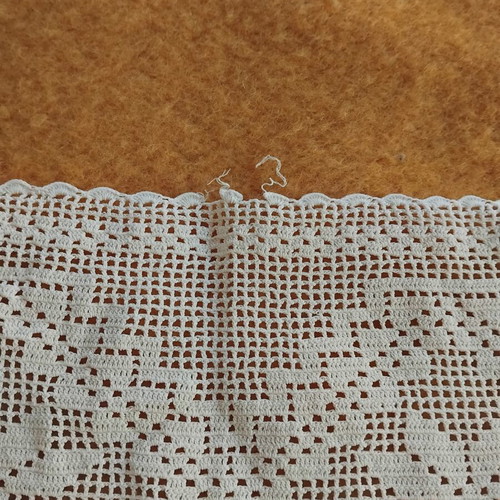 Vintage handmade filet table runner used, 70x35 cm