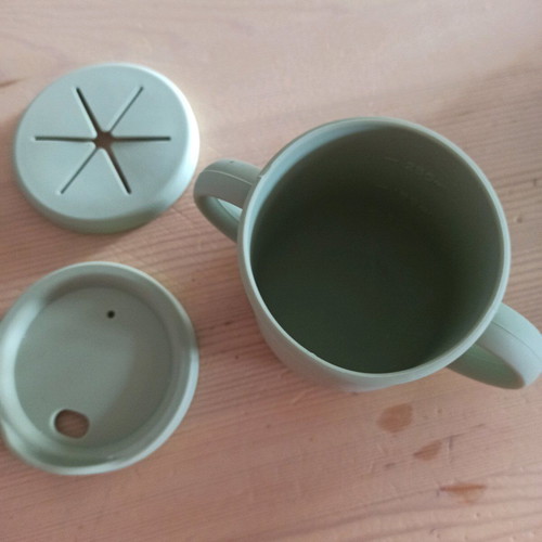 Silicone baby cup new with two lids