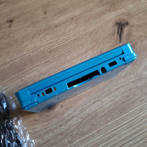 Nintendo 3DS Coral Blue like new with original stylus and USB cable