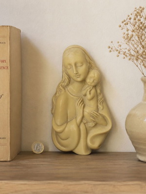 Vintage religious figure Virgin Mary with baby Jesus resin like new