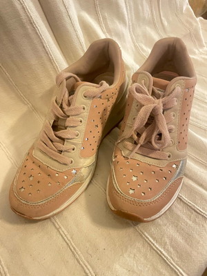 Women’s pink sneakers used with hidden platform and star details size 37