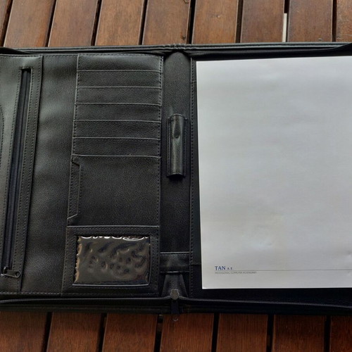 Leatherette folder like new with zipper and card slots
