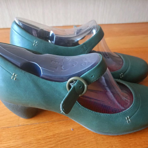 Camper Green Leather Pumps Size 36 Like New