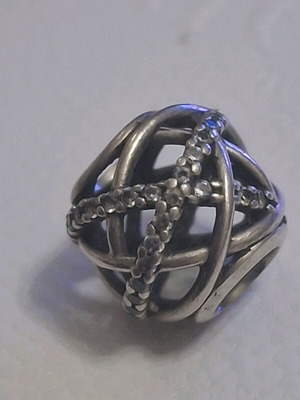 Charm Pandora με περίτεχνο σχέδιο και ζιργκόν πέτρες σαν καινούργιο