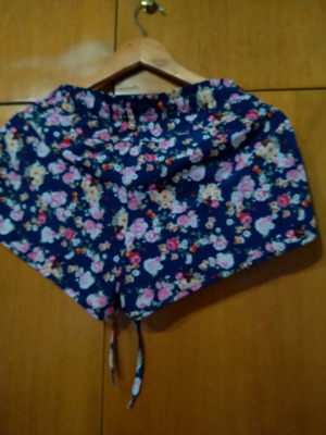 Floral short shorts new, size S