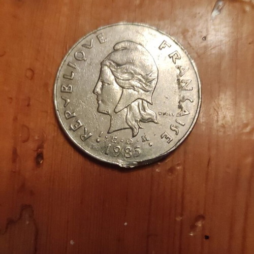 50f French Coin 1985 like new with minor mark