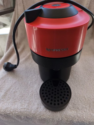Nespresso Vertuo coffee maker like new, red color