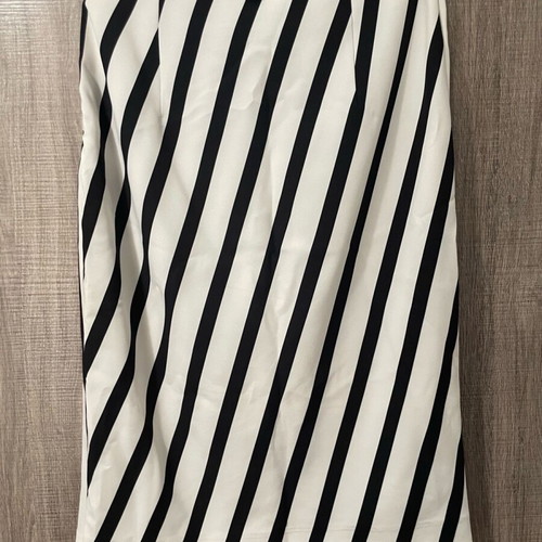 Derpouli skirt like new, size 1 with side zipper