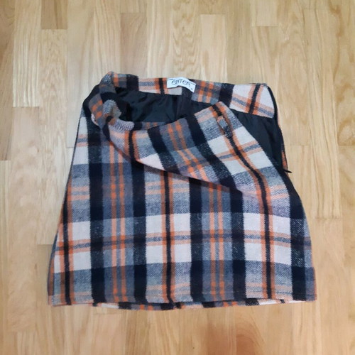 Wool plaid skirt like new, size XS, beige and brown
