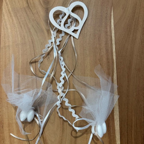 Wedding favors handmade with wooden heart and 5 almond dragees, pack of 35