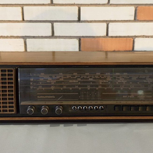 Vintage Grundig RF 720 radio used with wood effect plastic case