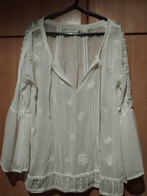 Ecru shirt used with decorative details size M