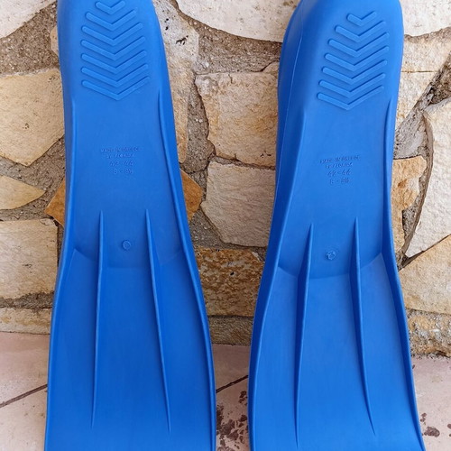 Swim fins like new, size 42-44 with original packaging