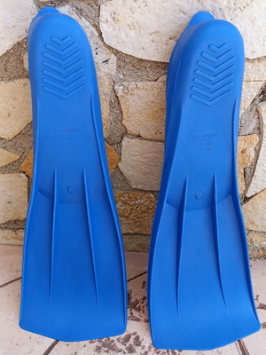 Swim fins like new, size 42-44 with original packaging