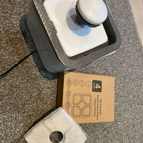 Cat Water Fountain like new with 4 filters