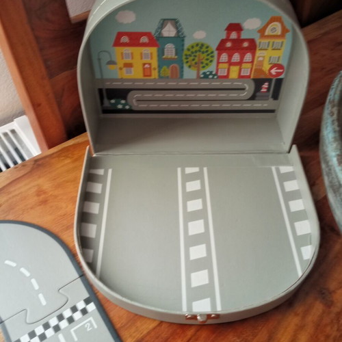Car Track Suitcase like new