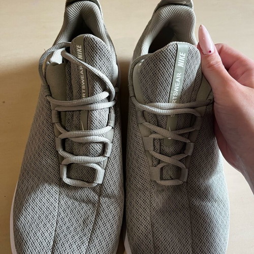 Nike athletic shoes like new, size 44, khaki