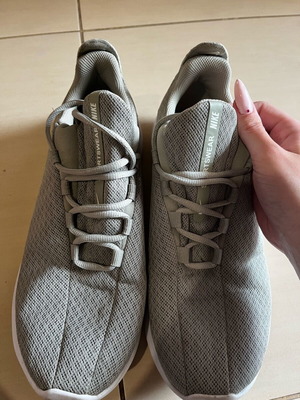 Nike athletic shoes like new, size 44, khaki