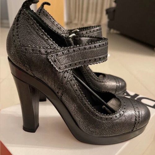 Donna Karan gray pumps like new, size 37