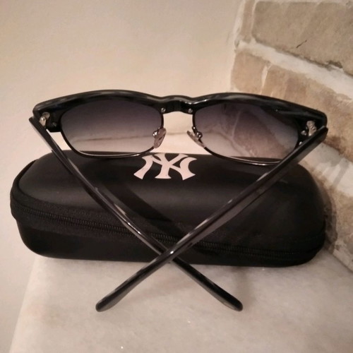 Retro kids sunglasses like new