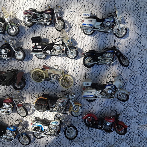 Harley Davidson toy motorcycles used, set of 20