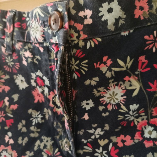 GAP shorts used with floral pattern in dark blue