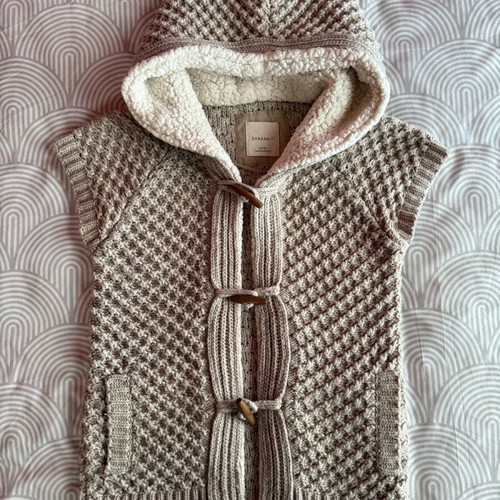 Zara knit sleeveless cardigan like new, beige with wooden buttons