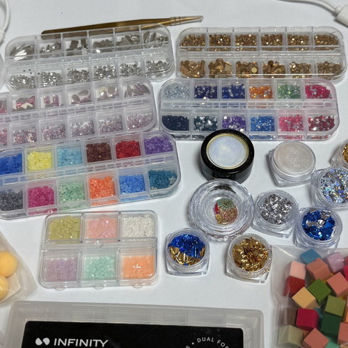 Nail accessories set with two small LED lamps and dual forms