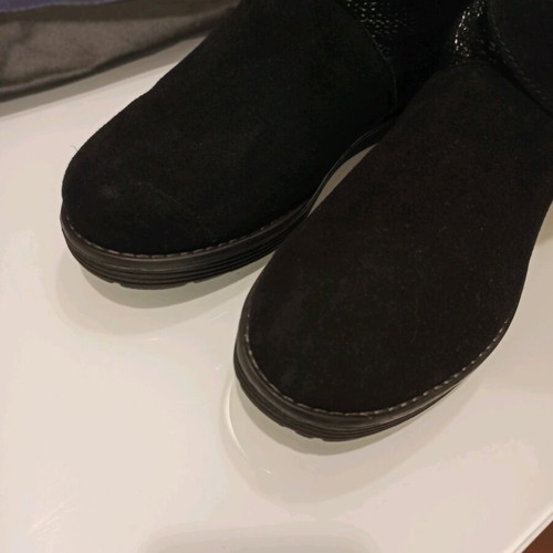 Skechers boots size 39.5 leather like new, black