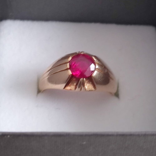 Vintage 14K gold ring with ruby used