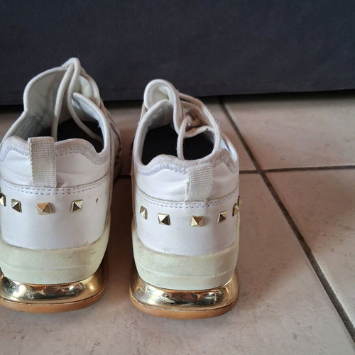 Seven sneakers used, size 37, white with gold details