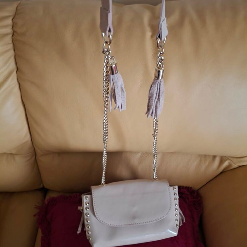 Beige patent leather heels with matching bag, Italy