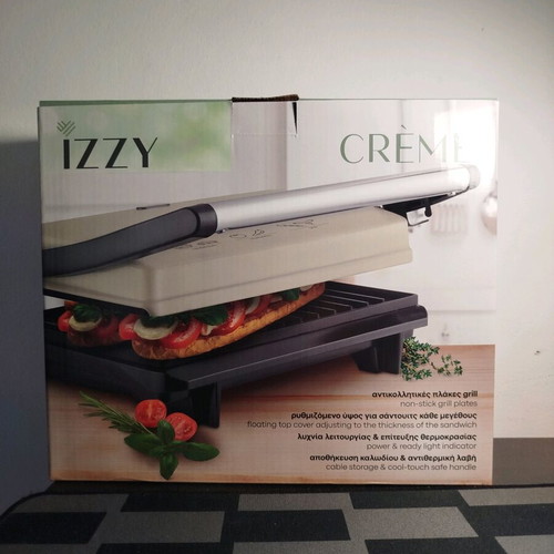 Izzy Sandwich Maker sealed