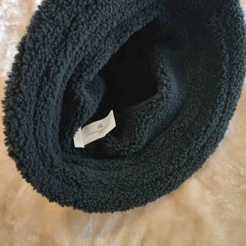 Ugg reversible bucket hat women’s size L/Xl new black