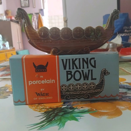 Viking Bowl porcelain like new, made in England