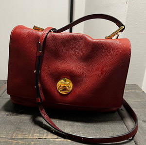 Coccinelle Liya Leather Bag – Κομψότητα σε μπορντό