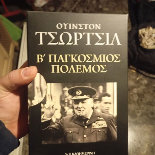 War books like new, 4 books and 6 Churchill volumes