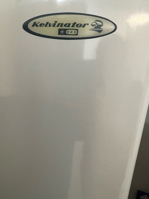 Kelvinator refrigerator model KNT13RTEW like new, white, air flow purifier