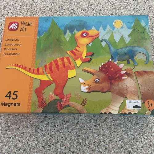 Dinosaur magnet game like new