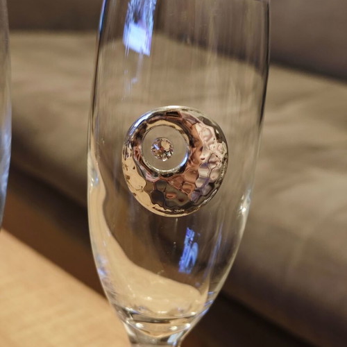 Set of two champagne flutes with Swarovski crystals and hammered details, new