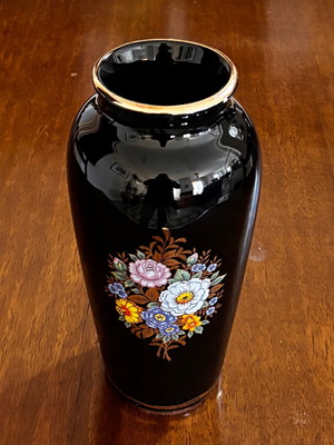 Vintage χειροποίητο μαύρο πορσελάνινο βάζο με floral σχέδιο και χρυσό ένθετο